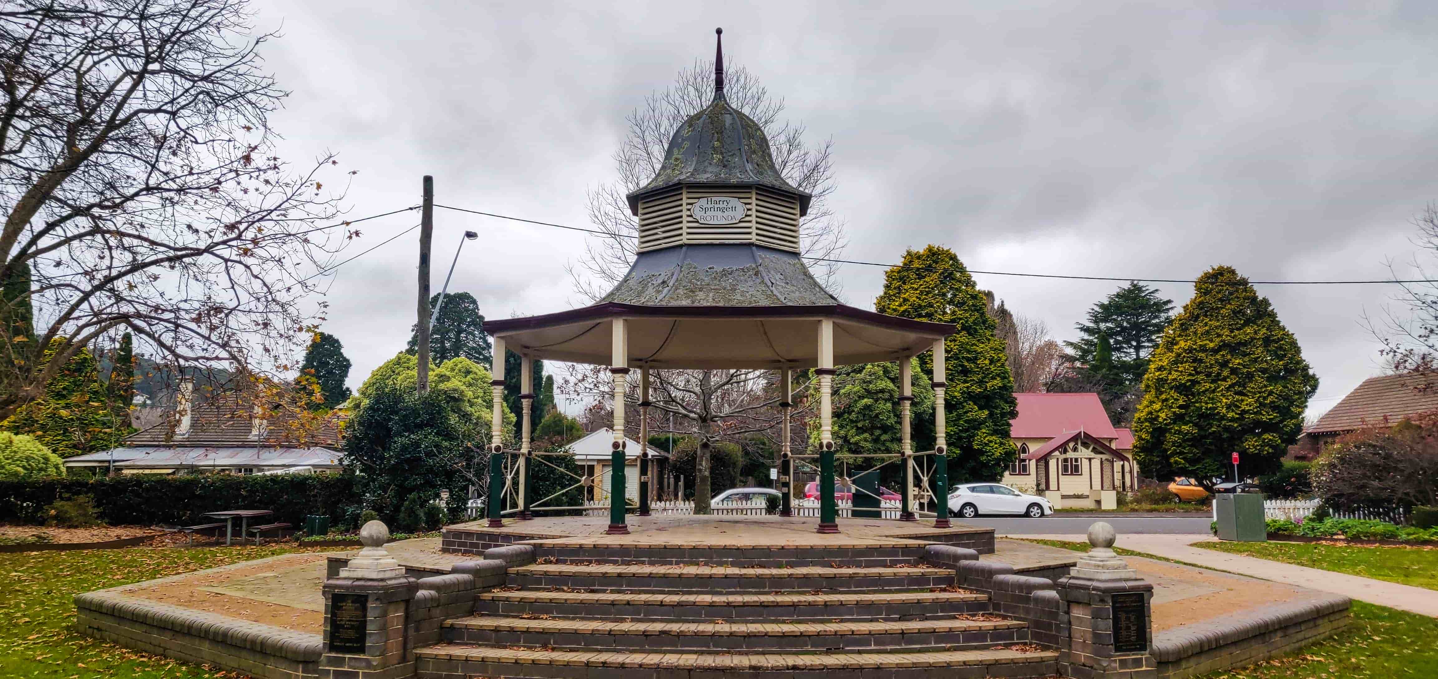 Bradman Walk - Corbett Gardens