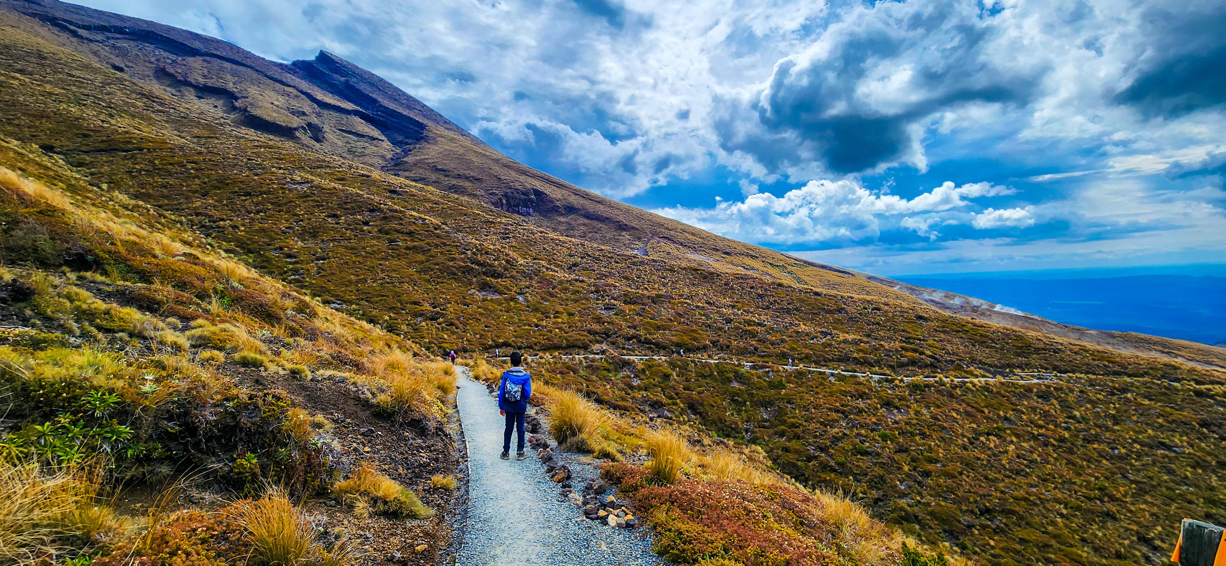 Steep descent towards Ketetahi Hut